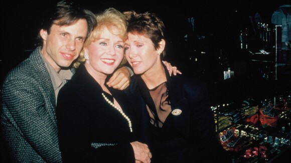 Carrie Fisher, Debbie Reynolds : Qui est Todd Fisher, frère et fils des stars ?