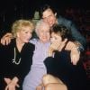 Carrie Fisher pose avec sa mère Debbie Reynolds, son frère Todd et sa grand-mère dans les années 1990