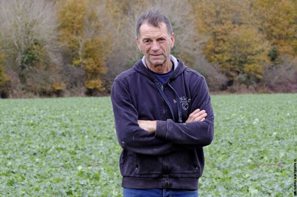 Gilles, 57 ans et trois enfants, est céréalier et éleveur de taurillons en Nouvelle Aquitaine. Il est un des candidats de "L'amour est dans le pré 2017" sur M6.