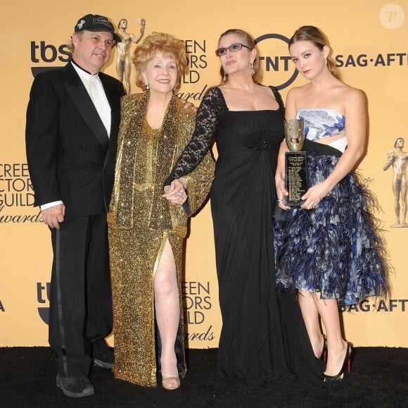 Todd Fisher, Debbie Reynolds, Carrie Fisher et Billie Lourd aux SAG Awards 2015.