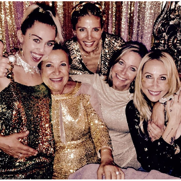 Les familles de Miley Cyrus et Liam Hemsworth réunies pour le réveillon. Photo publiée sur Instagram le 1er janvier 2017