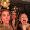 Elsa Pataky célèbre le Nouvel An avec son chéri Chris Hemsworth et la chanteuse Miley Cyrus, qui est en couple avec Liam Hemsworth. Photo publiée sur Instagram le 1er janvier 2017
