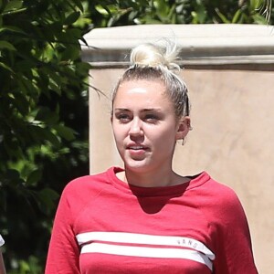 Exclusif - Miley Cyrus est allée déjeuner avec sa mère Trish à Los Angeles, le 18 août 2016