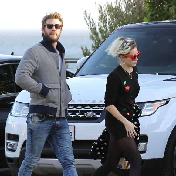 Liam Hemsworth et Miley Cyrus à la sortie du restaurant Nobu à Malibu. Le 2 décembre 2016