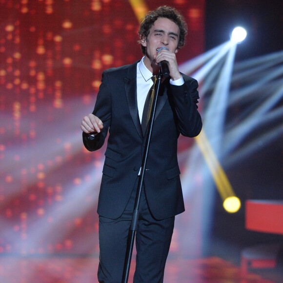 Nouvelle star 2014. Benjamin Siksou sur le Prime de la Nouvelle Star Fete Noel sous le chapiteau de l'arche Saint Germain a Issy-Les-Moulineaux, France, le 16 décembre 2013.