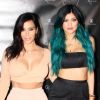 Kim Kardashian et sa soeur Kylie Jenner lors du lancement de Kylie Hair Kouture à Beverly Hills, le 13 novembre 2014.