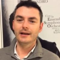 Giacomo Loprieno : En Italie, ce musicien a été viré pour sa haine du Père Noël