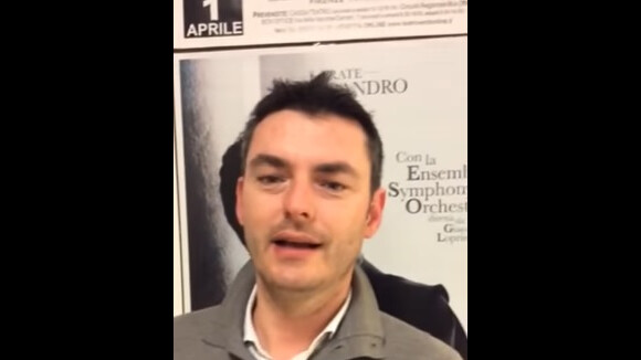 Giacomo Loprieno : En Italie, ce musicien a été viré pour sa haine du Père Noël