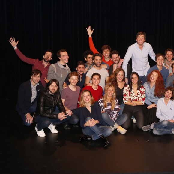 Exclusif - Rendez-vous avec "La Troupe à Palmade" au théâtre La Comédie de Paris à Paris. Le 5 décembre 2016 De gauche à droite en haut : Clément Parmentier, Pierre Cachia, le talentueux Nicolas Martinez, ici privé de son acolyte, le non moins doué Benoît Moret, Rudy Milstein, Benjamin Gauthier, Julien Kirsche, Julien-Benoît Birman, Pierre Palmade, Martin Magli, Florian Spitzer, Guillaume Labbé, Rémi Deval, Cédric Moreau, Yvan Naubron, Loïc Blanco De gauche à droite en bas : Alexis Cadrot, Jean Gardeil, Patxi Garat, Marie Lanchas, Agnès Miguras, Alexandra Chouraqui, Nathalie Portal, Sara Elborj, Sandra Dorset, Laurie Marzoughi, Emmanuelle Bougerol, Loïc Legendre, Amélie de Gallard, Laetitia Vercken, Christophe Canard © Alain Guizard / Bestimage