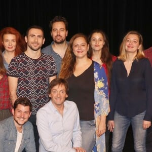 Exclusif - Rendez-vous avec "La Troupe à Palmade" au théâtre La Comédie de Paris à Paris. Le 5 décembre 2016 De gauche à droite en haut : Laetitia Vercken, Sandra Dorset, Rémi Deval, Loïc Legendre, Nathalie Portal, Amélie de Gallard, Agnès Miguras, Clément Parmentier En bas : Yvan Naubron et Pierre Palmade © Alain Guizard / Bestimage