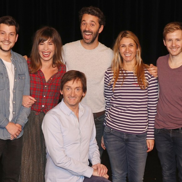 Exclusif - Rendez-vous avec "La Troupe à Palmade" au théâtre La Comédie de Paris à Paris. Le 5 décembre 2016 Yvan Naubron, Laetitia Vercken, Benjamin Gauthier, Alexandra Chouraqui, Patxi Garrat et Pierre Palmade © Alain Guizard / Bestimage