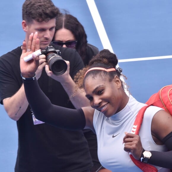 Serena Williams entame bien l'année en battant Pauline Parmentier (6-3 6-4) lors du premier tour du tournoi d'Auckland, Nouvelle-Zélande, le 3 janvier 2017.