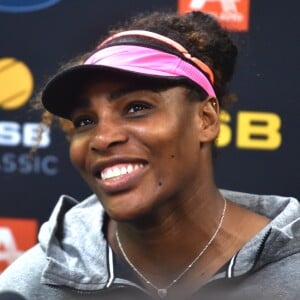 Serena Williams entame bien l'année en battant Pauline Parmentier (6-3 6-4) lors du premier tour du tournoi d'Auckland, Nouvelle-Zélande, le 3 janvier 2017.