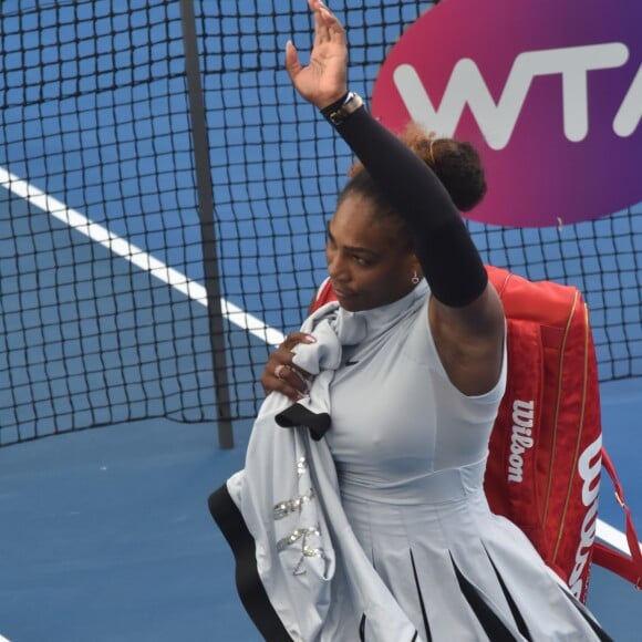 Serena Williams battue au deuxième tour par sa compatriote Madison Brengle ( 6-4, 6-7, 6-4) lors du tournoi d'Auckland, Nouvelle Zélande, le 4 janvier 2017.