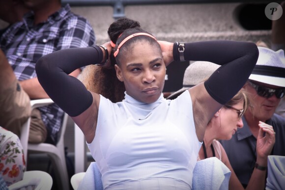Serena Williams entame bien l'année en battant Pauline Parmentier (6-3 6-4) lors du premier tour du tournoi d'Auckland, Nouvelle-Zélande, le 3 janvier 2017.