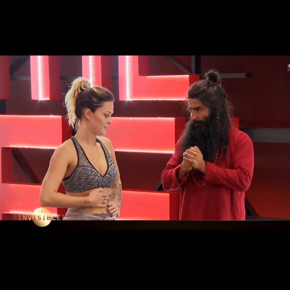 Caroline Receveur piégée dans Les Invisibles, sur TF1, le 6 janvier 2017. Ici avec Florent Peyre