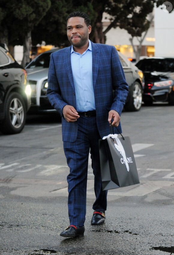 Anthony Anderson fait du shopping chez Chanel à Los Angeles le 18 décembre 2016
