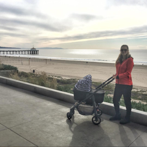 Victoria Azarenka a accouché le 20 décembre 2016 d'un petit Leo, ici en promenade au bord de la mer fin décembre. Photo Instagram.
