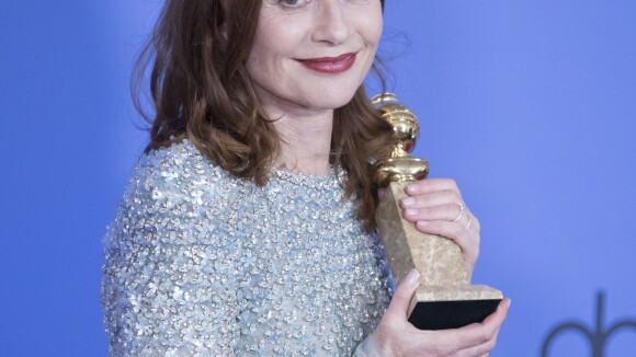 Jean Dujardin, fou de joie, félicite Isabelle Huppert pour son Golden Globe