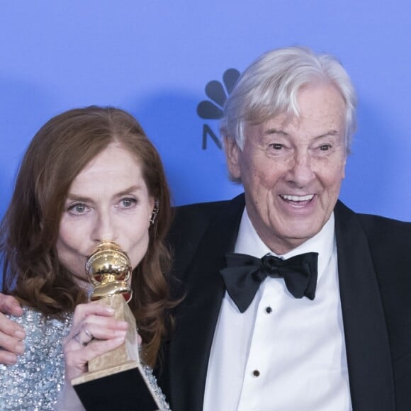 Isabelle Huppert et Paul Verhoeven (réalisateur "Elle") - Press Room lors de la 74e cérémonie annuelle des Golden Globe Awards à Beverly Hills, Los Angeles, Californie, Etats-Unis, le 8 janvier 2017. © Olivier Borde/Bestimage