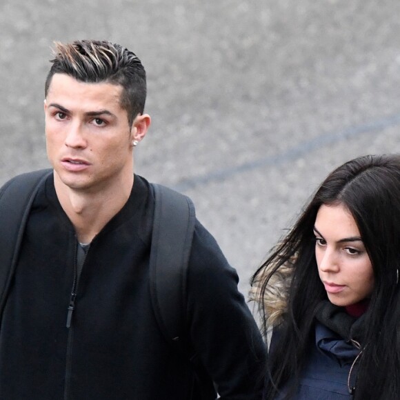 Cristiano Ronaldo et sa compagne Georgina Rodriguez arrivant à Zurich le 9 janvier 2016.