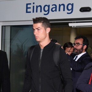Cristiano Ronaldo et sa compagne Georgina Rodriguez arrivant à Zurich le 9 janvier 2016.
