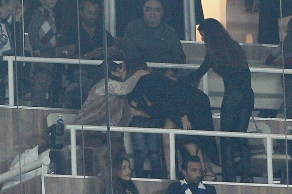Cristiano Ronaldo assiste au match Real Madrid contre Deportivo La Corogne en présence de sa compagne Georgina Rodriguez et de son fils Cristiano Jr ainsi que sa mère Maria Dolores à Madrid le 10 décembre 2016.