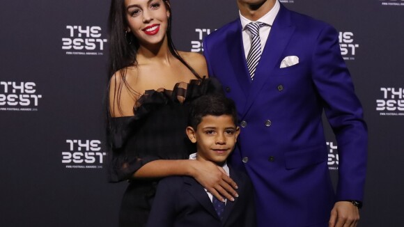 Cristiano Ronaldo amoureux : Il officialise avec Georgina Rodriguez au gala FIFA