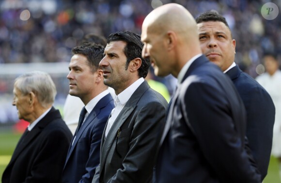 Zinedine Zidane, Ronaldo, Luis Figo, Michael Owenet Raymond Kopa assistent à la présentation du 4e Ballon d'or de Cristiano Ronaldo avant le match du Real Madrid contre Grenade le 7 janvier 2017.