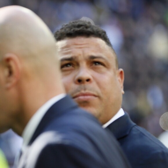 Zinedine Zidane, Ronaldo, Luis Figo, Michael Owenet Raymond Kopa assistent à la présentation du 4e Ballon d'or de Cristiano Ronaldo avant le match du Real Madrid contre Grenade le 7 janvier 2017.