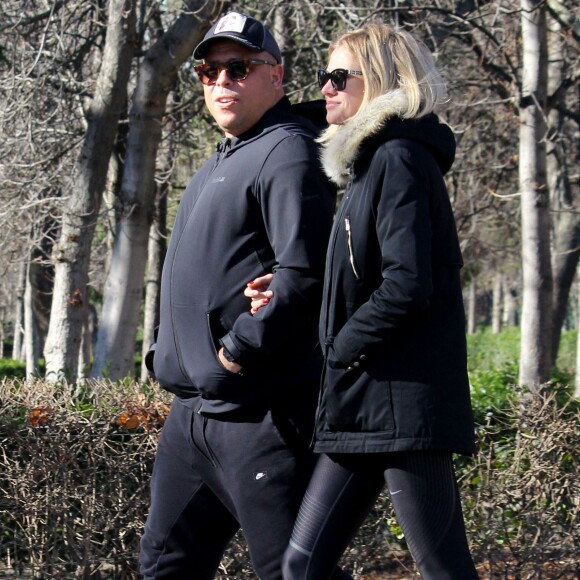 Ronaldo et sa petite-amie Celina Locks, lors d'une balade en amoureux dans les rues de Madrid le 6 janvier 2017.