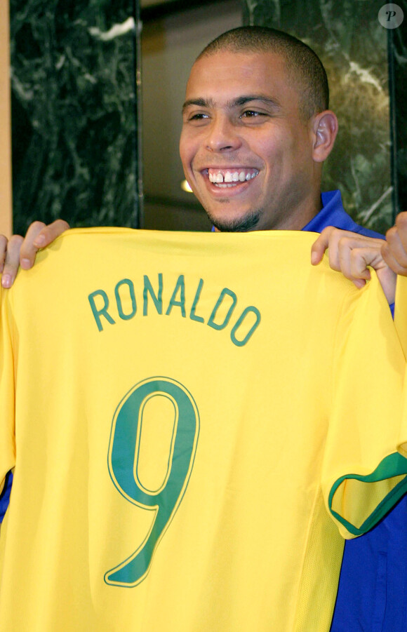 Ronaldo lors d'une conférence de presse organisée à Moscou le 28 février 2006.