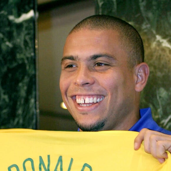 Ronaldo lors d'une conférence de presse organisée à Moscou le 28 février 2006.