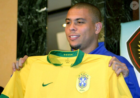 Ronaldo lors d'une conférence de presse organisée à Moscou le 28 février 2006.