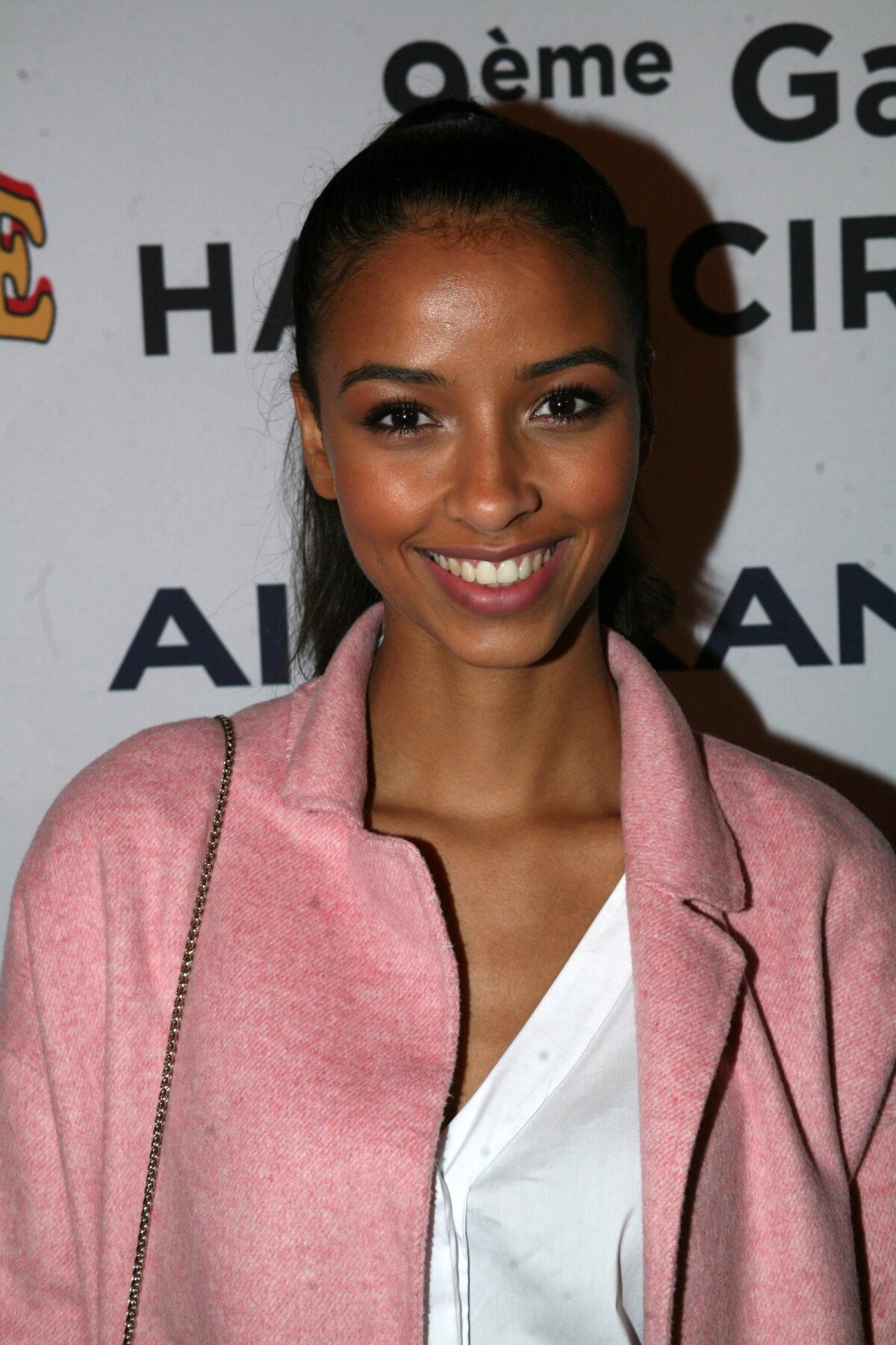 Photo : Flora Coquerel (Miss France 2014) lors du 9ème Gala Handicirque