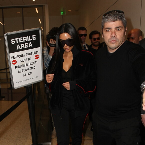 Kim Kardashian et Scott Disick vont prendre un avion à l'aéroport de Los Angeles le 11 janvier 2017