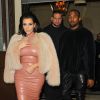 Kim Kardashian et Kanye West quittent leur hôtel pour se rendre à la soirée de Madonna chez Annabel's. Londres, le 26 février 2015