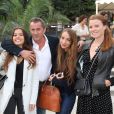 Christophe Dechavanne avec sa fille Ninon et ses proches - Ouverture la Fête des Tuileries du samedi 28 juin au dimanche 24 août 2014, qui fête cette année 2 anniversaires : les 50 ans de cinéma de Claude Lelouch et les 30 ans de la Fête des Tuileries. Paris le 27 juin 2014