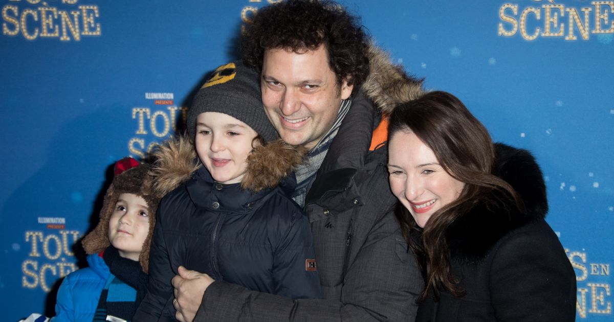 Le Magicien Eric Antoine Sa Femme Calista Sinclair Antoine Et Leurs Fils Ulysse Et Raphael Avant Premiere Du Film Tous En Scene Au Grand Rex A Paris Le 14 J Purepeople