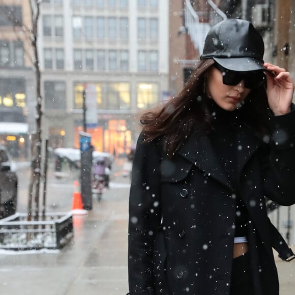 Bella Hadid se promène sous la neige à New York le 14 janvier 2017