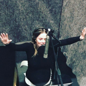 Geri Halliwell enceinte et en studio. Photo publiée sur Instagram le 15 janvier 2017