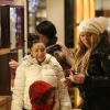 Exclusif - Mariah Carey fait du shopping avec ses enfants Moroccan et Monroe dans la boutique Louis Vuitton avec une coupe de champagne à la main à Aspen dans le Colorado le 23 décembre 2016