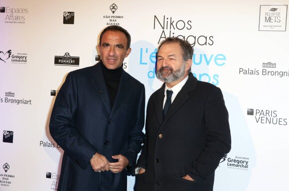 Nikos Aliagas et Denis Olivennes - Vernissage de l'exposition "L'épreuve du Temps" de Nikos Aliagas au Palais Brongniart à Paris, le 16 janvier 2017.