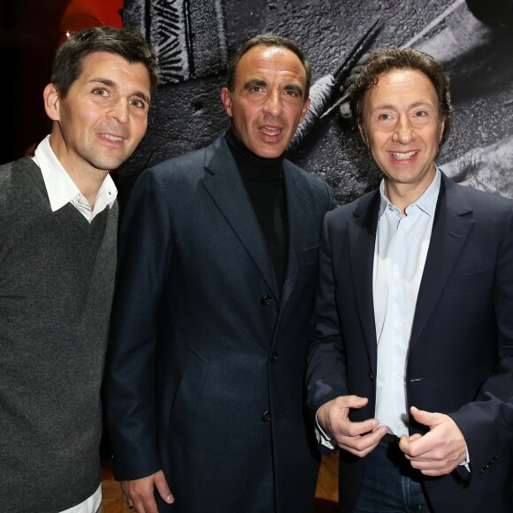 Thomas Sotto, Nikos Aliagas, Stéphane Bern - Vernissage de l'exposition "L'épreuve du Temps" de Nikos Aliagas au Palais Brongniart à Paris, le 16 janvier 2017.