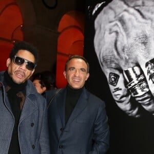 Nikos Aliagas et JoeyStarr - Vernissage de l'exposition "L'épreuve du Temps" de Nikos Aliagas au Palais Brongniart à Paris, le 16 janvier 2017.