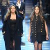 Les soeurs Sophia et Sistine Stallone, filles de Sylvester Stallone, défilent pour Dolce & Gabbana à la Fashion Week de Milan. Le 14 janvier 2017.