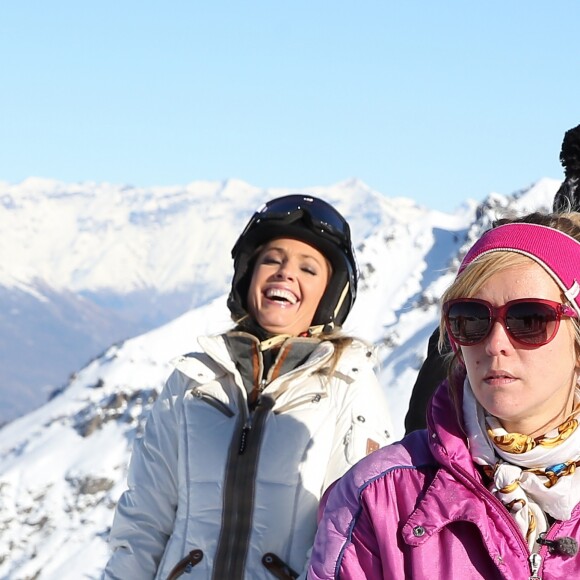 Exclusif - Caroline Ithurbide, Enora Malagré, Cyril Hanouna - Les chroniqueurs de "Touche pas à mon poste" tournent "TPMP fait du ski" à Montgenèvre dans les Hautes-Alpes le 17 décembre 2016. Le tournage s'est déroulé du 16 au 19 décembre 2016. © Dominique Jacovides / Bestimage