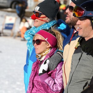 Exclusif - Gilles Verdez, Enora Malagré, Moktar Guétari, Jean-Michel Maire, Benjamin Castaldi - Les chroniqueurs de "Touche pas à mon poste" tournent "TPMP fait du ski" à Montgenèvre dans les Hautes-Alpes le 17 décembre 2016. Le tournage s'est déroulé du 16 au 19 décembre 2016. © Dominique Jacovides / Bestimage