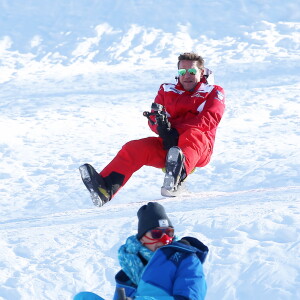 Exclusif - Gilles Verdez, Benjamin Castaldi - Les chroniqueurs de "Touche pas à mon poste" tournent "TPMP fait du ski" à Montgenèvre dans les Hautes-Alpes le 17 décembre 2016. Le tournage s'est déroulé du 16 au 19 décembre 2016. © Dominique Jacovides / Bestimage