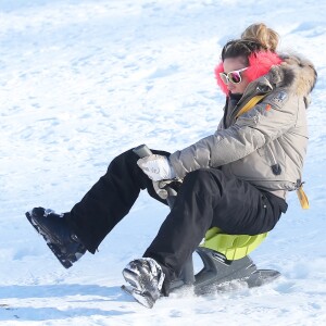 Exclusif - Capucine Anav - Les chroniqueurs de "Touche pas à mon poste" tournent "TPMP fait du ski" à Montgenèvre dans les Hautes-Alpes le 17 décembre 2016. Le tournage s'est déroulé du 16 au 19 décembre 2016. © Dominique Jacovides / Bestimage